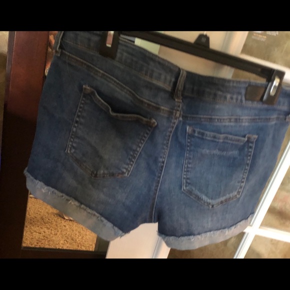 Denim Shorts Midi - Picture 2 of 2